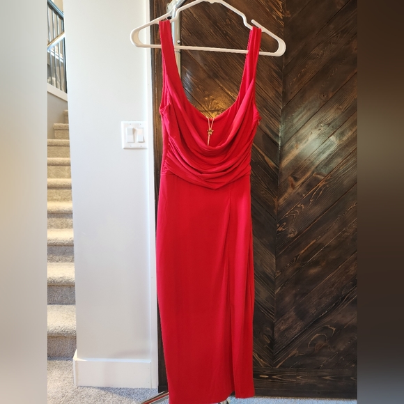 Selfie Leslie - Midi Red Dress - Picture 4 of 5